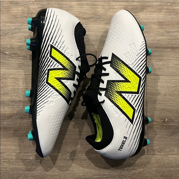 Men’s New Balance Soccer Cleats - Picture 1 of 3